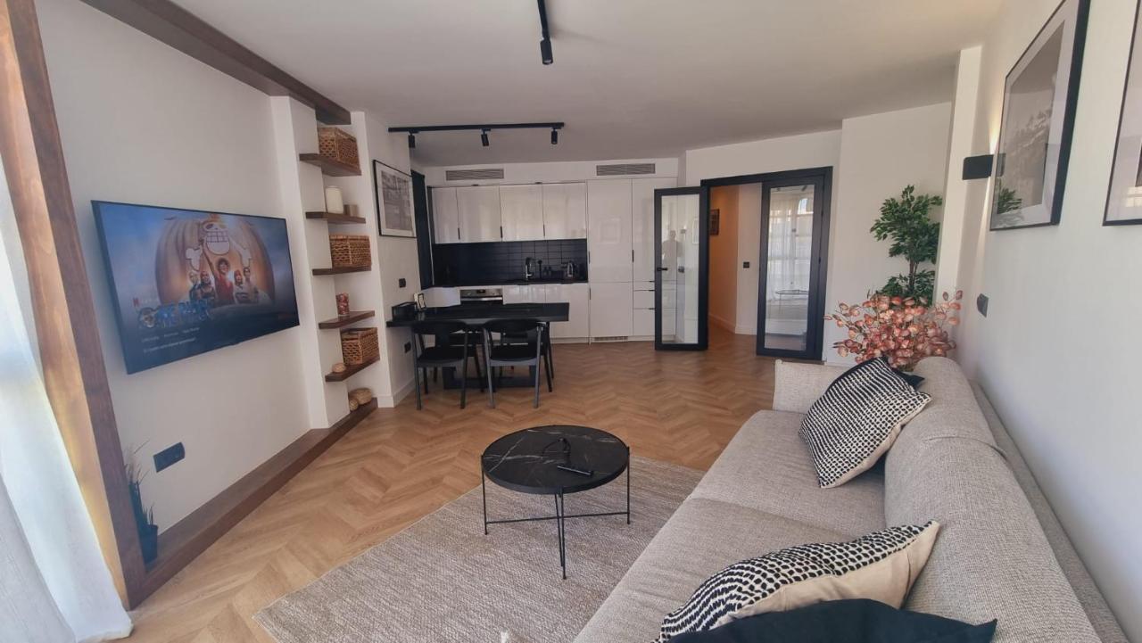 Luxe Appartement In Het Centrum Van Malaga Met Gratis Parkeerplek! Buitenkant foto