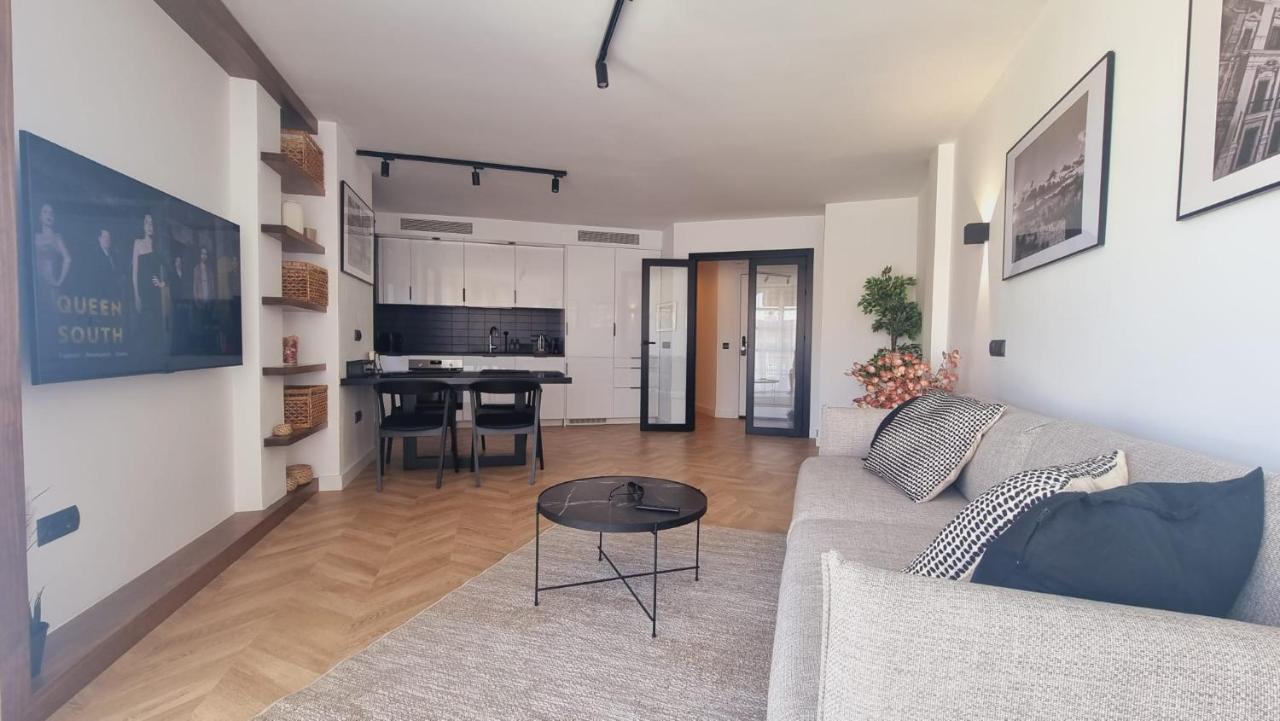 Luxe Appartement In Het Centrum Van Malaga Met Gratis Parkeerplek! Buitenkant foto